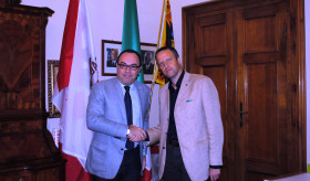 Դեսպան Կարապետյանի հանդիպումը Վերոնայի քաղաքապետի հետ